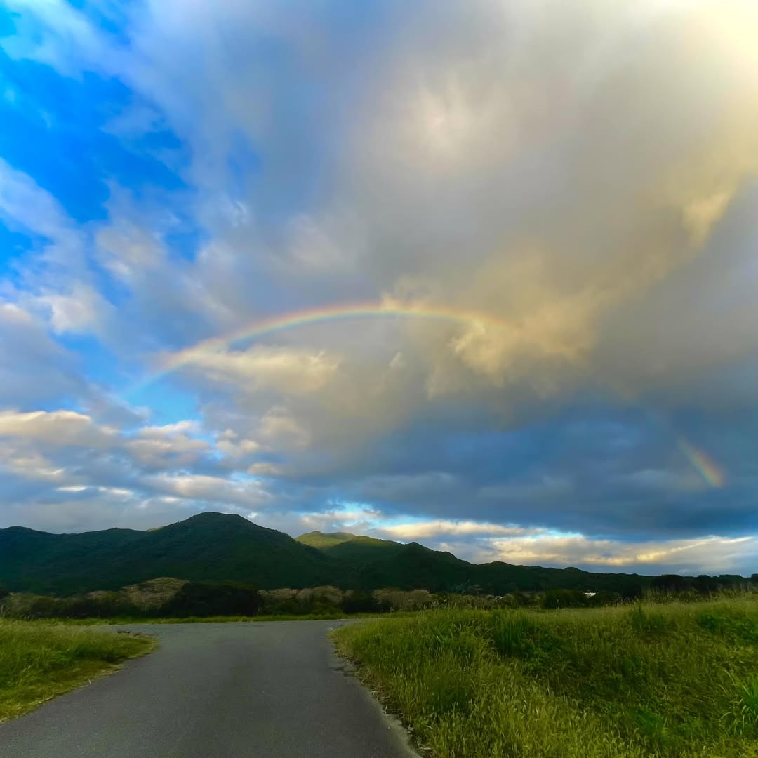 「虹は幸運の象徴」